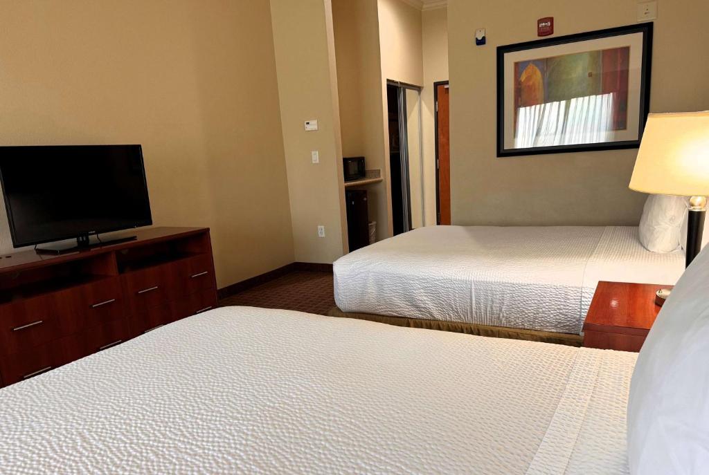 Ramada by Wyndham College Station photo