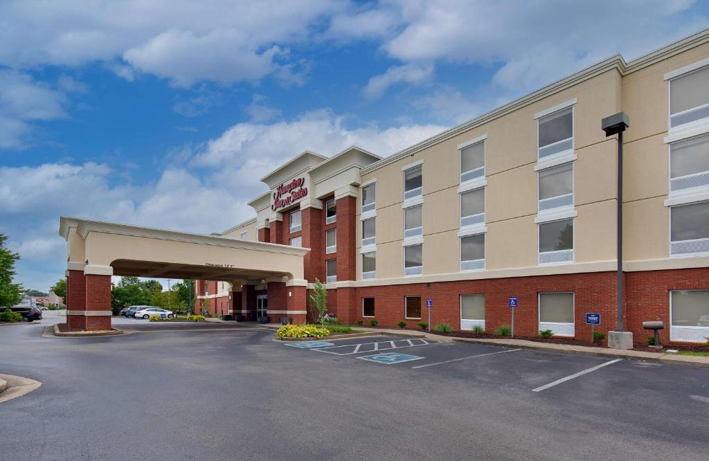 Hampton Inn & Suites Murfreesboro photo