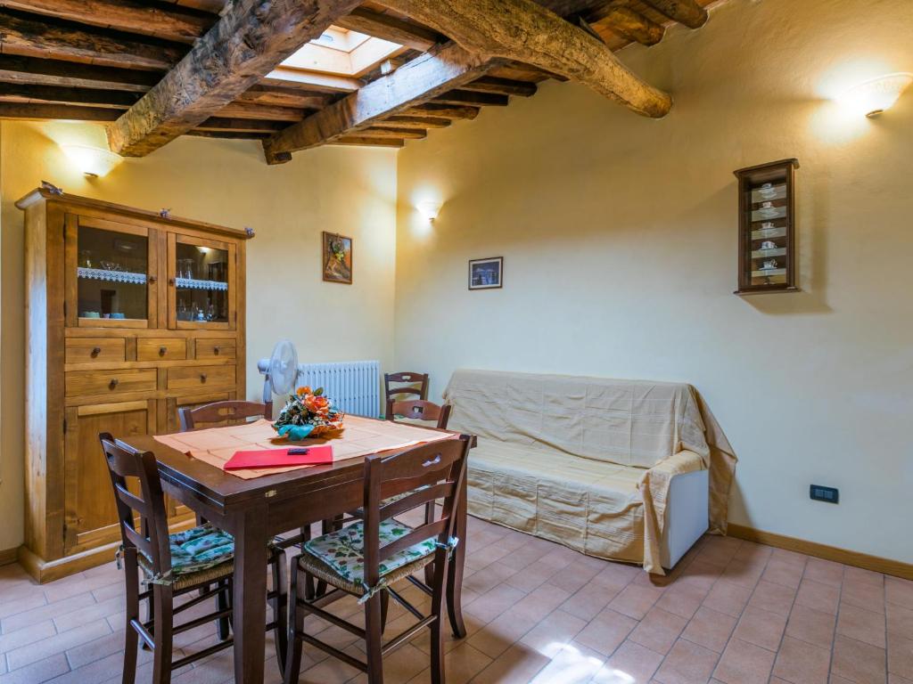A seating area at Holiday Home Poggetto Pellegrini by Interhome