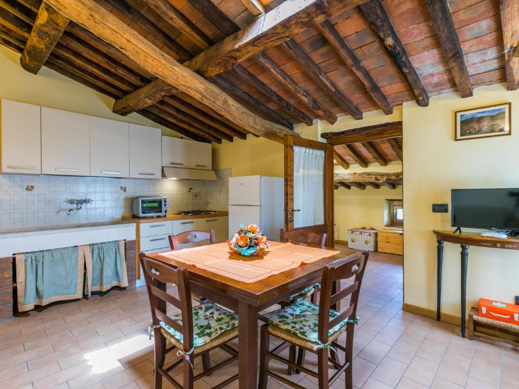 A kitchen or kitchenette at Holiday Home Poggetto Pellegrini by Interhome