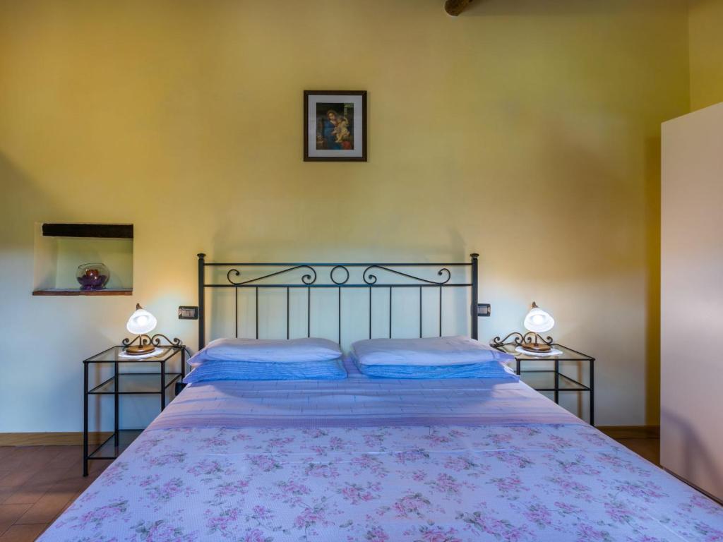 A bed or beds in a room at Holiday Home Poggetto Pellegrini by Interhome