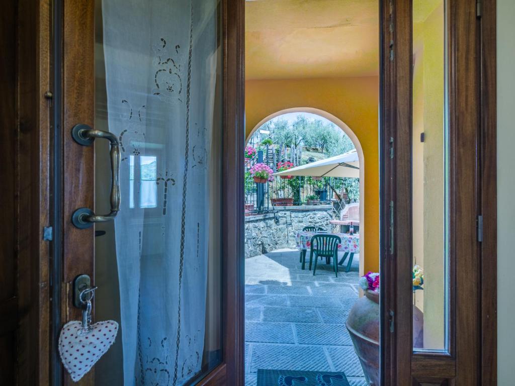 A garden outside Holiday Home Poggetto Pellegrini by Interhome