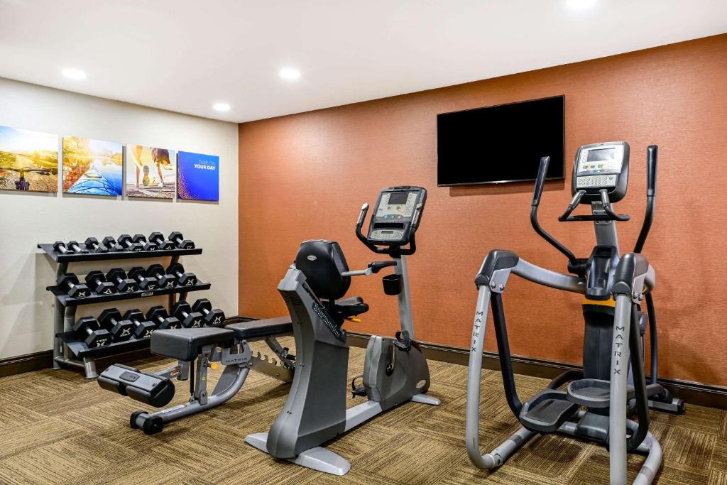 Fitness centrum a/nebo fitness zařízení v ubytování Comfort Inn at Buffalo Bill Village Resort