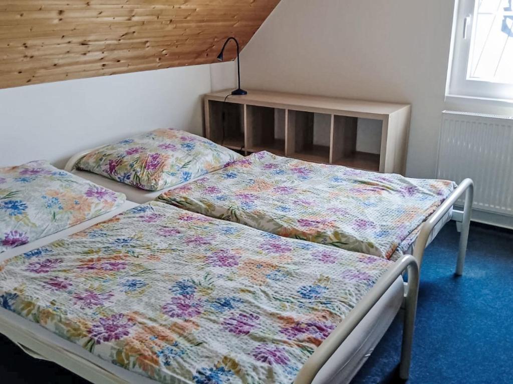 Łóżko lub łóżka w pokoju w obiekcie Holiday Home Holiday Hill 44 by Interhome