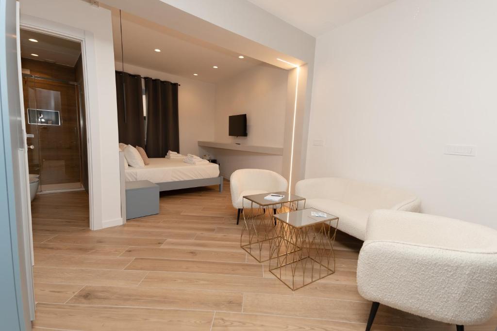 Postel nebo postele na pokoji v ubytování Kira suite and rooms