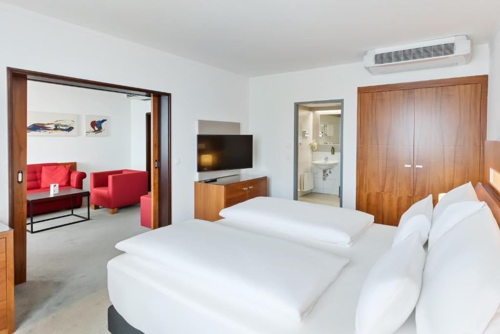 Una cama o camas en una habitación de Austria Trend Hotel Europa Graz Hauptbahnhof