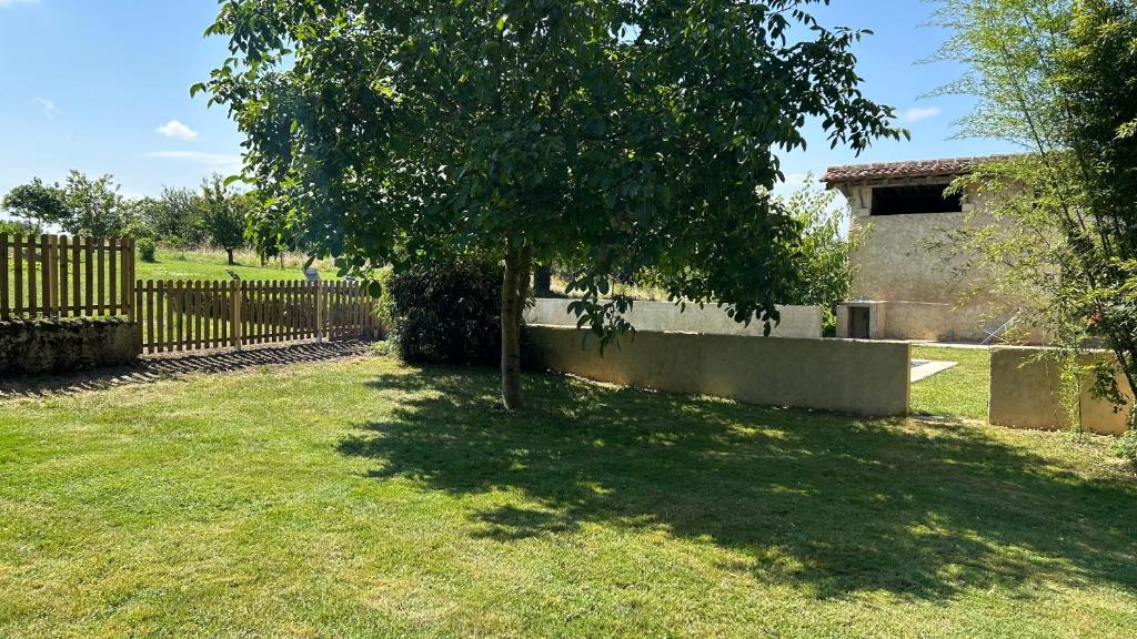 Zahrada ubytování Gîte En Damé with private pool