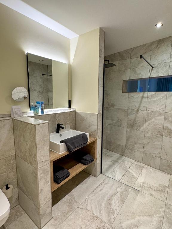 Koupelna v ubytování Veenland Hotel