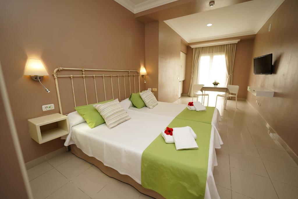 Postel nebo postele na pokoji v ubytování Hotel RF Astoria - Adults Only