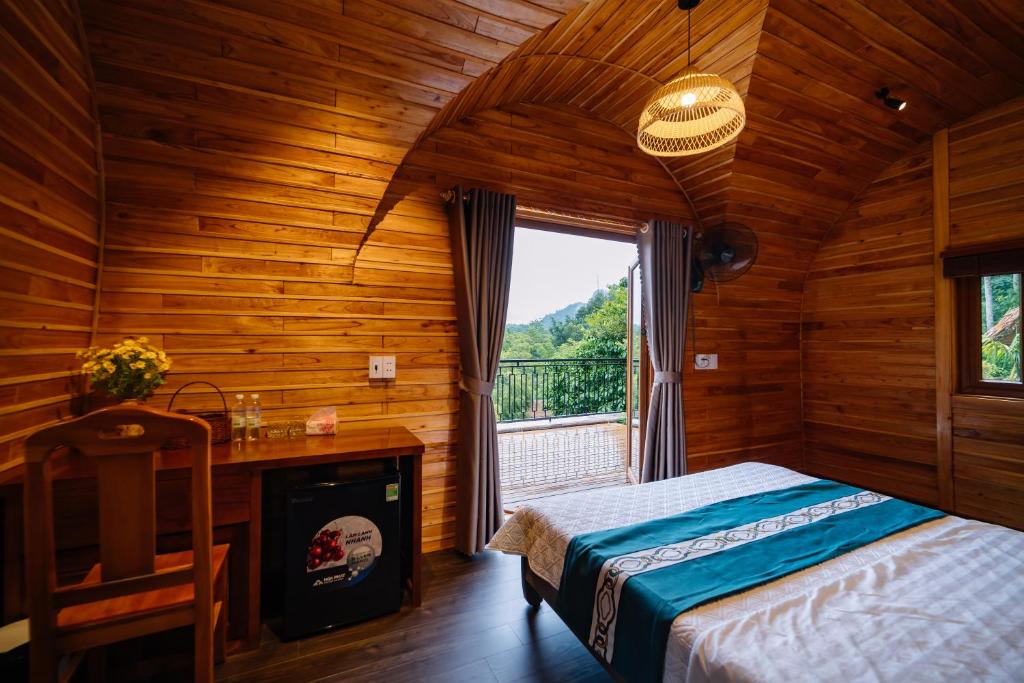 Giường trong phòng chung tại Lotus Premium Lodge - Lotus Group Tours