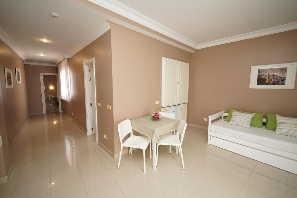 Postel nebo postele na pokoji v ubytování Hotel RF Astoria - Adults Only