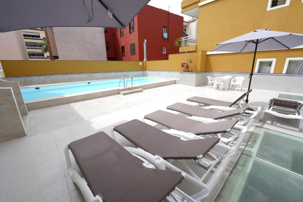 Bazén v ubytování Hotel RF Astoria - Adults Only nebo v jeho okolí