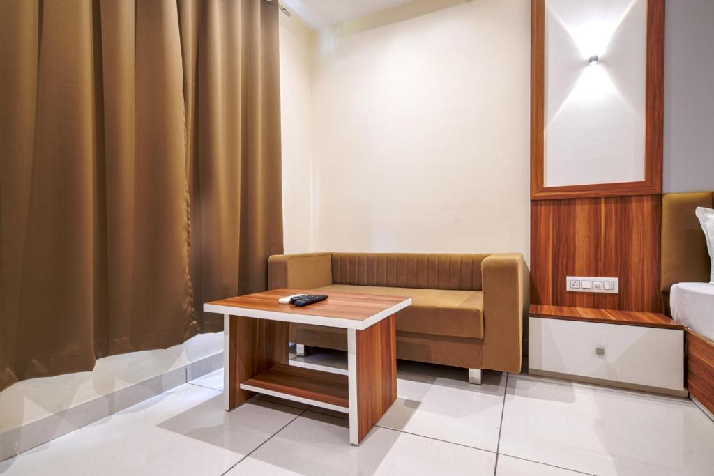 Posezení v ubytování Radhe Krishna Resort