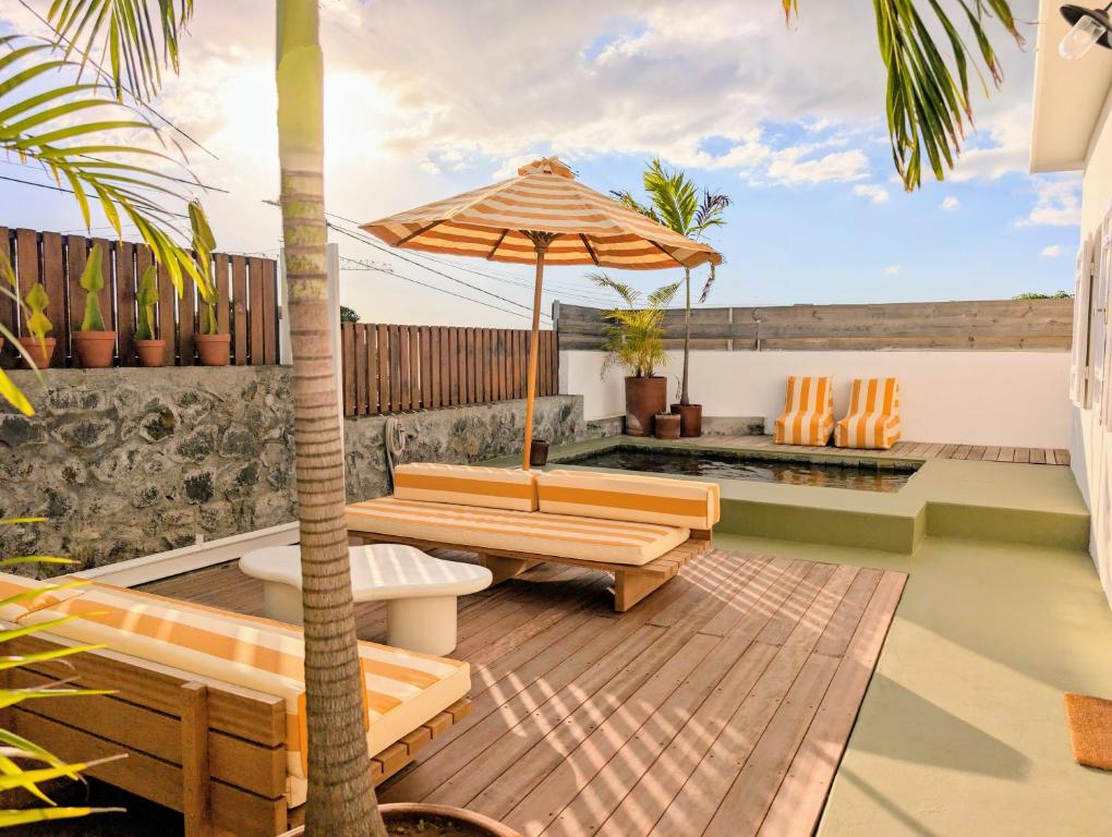 Bazén v ubytování Maison Lemonade, parenthèse sucrée avec piscine nebo v jeho okolí