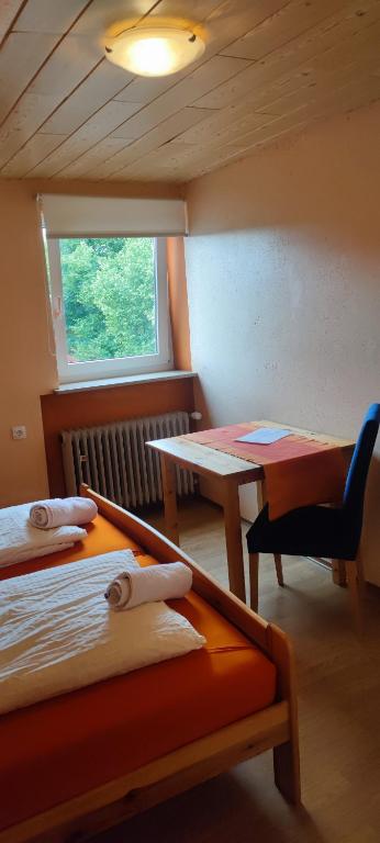 Alb Rooms - Einfache, gepflegte Zimmer auf der Schwäbischen Alb - 双人间 - 带共用浴室