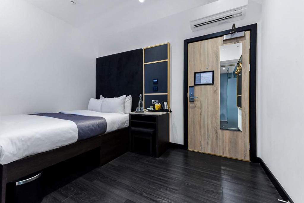 The Z Hotel Trafalgar - Resim 35