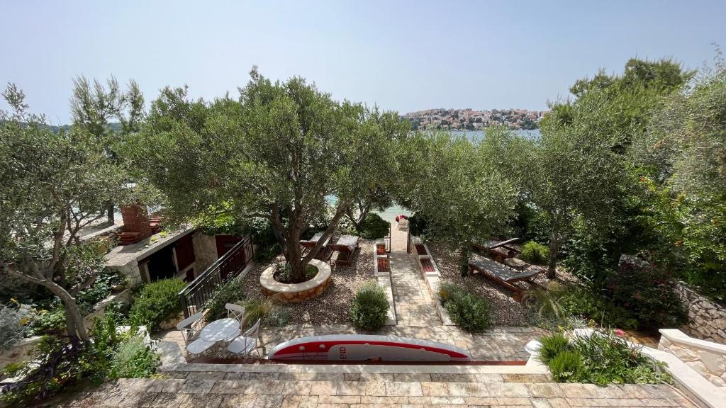 an overhead view of a garden with trees at Apartman Roza in Rogoznica