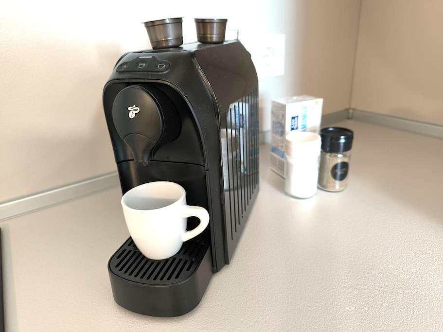 Příslušenství pro přípravu čaje a kávy v ubytování Estera apt, 4 guests, self check in, free parking