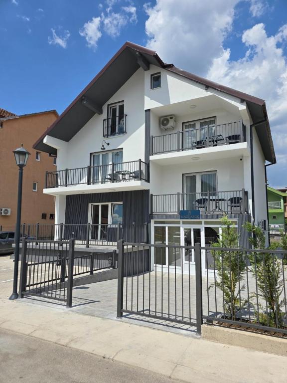 Budova, kde se aparthotel nachází