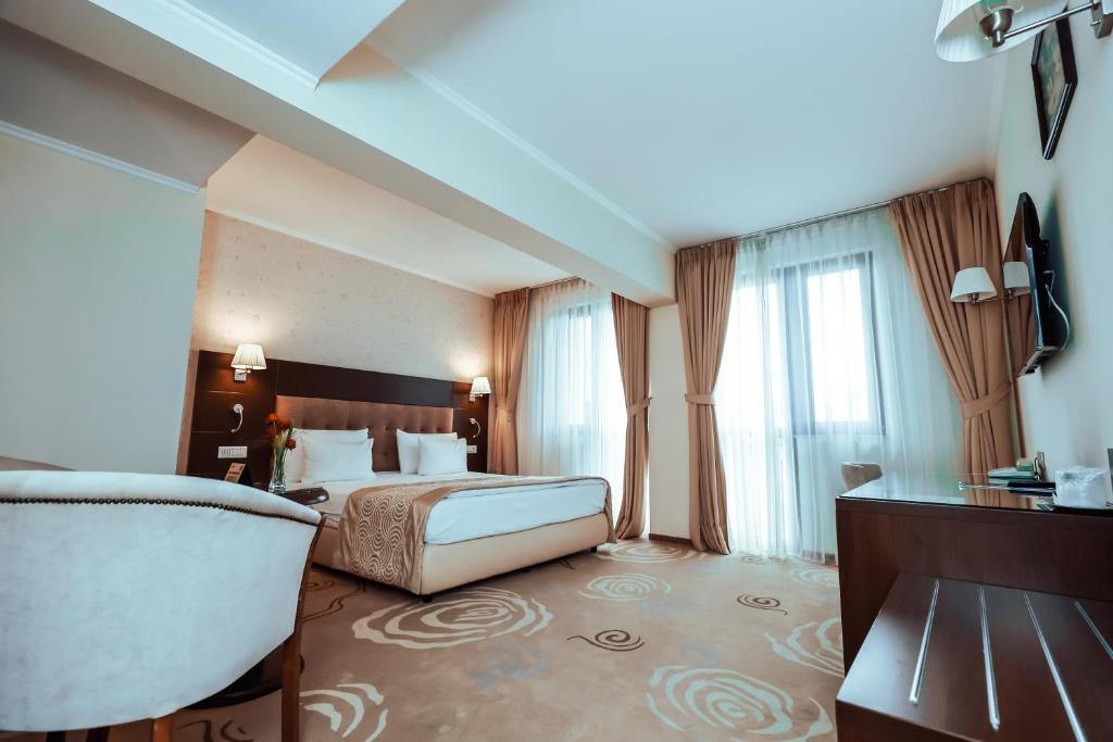 Grand Hotel Coroana - Habitación Doble Con Balcón