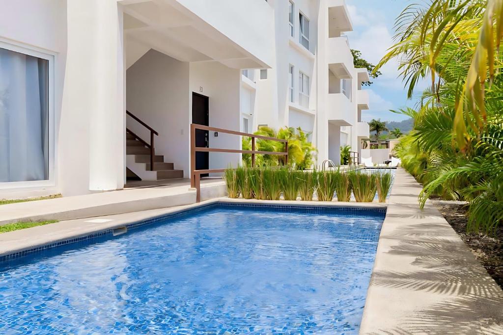Bazén v ubytování Modern 2BR Condo - minutes from Jaco Beach - PRIME location nebo v jeho okolí