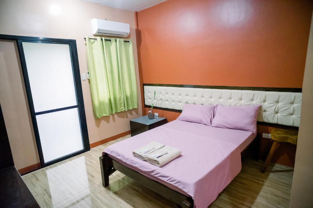 Postel nebo postele na pokoji v ubytování Alona Princess Suites