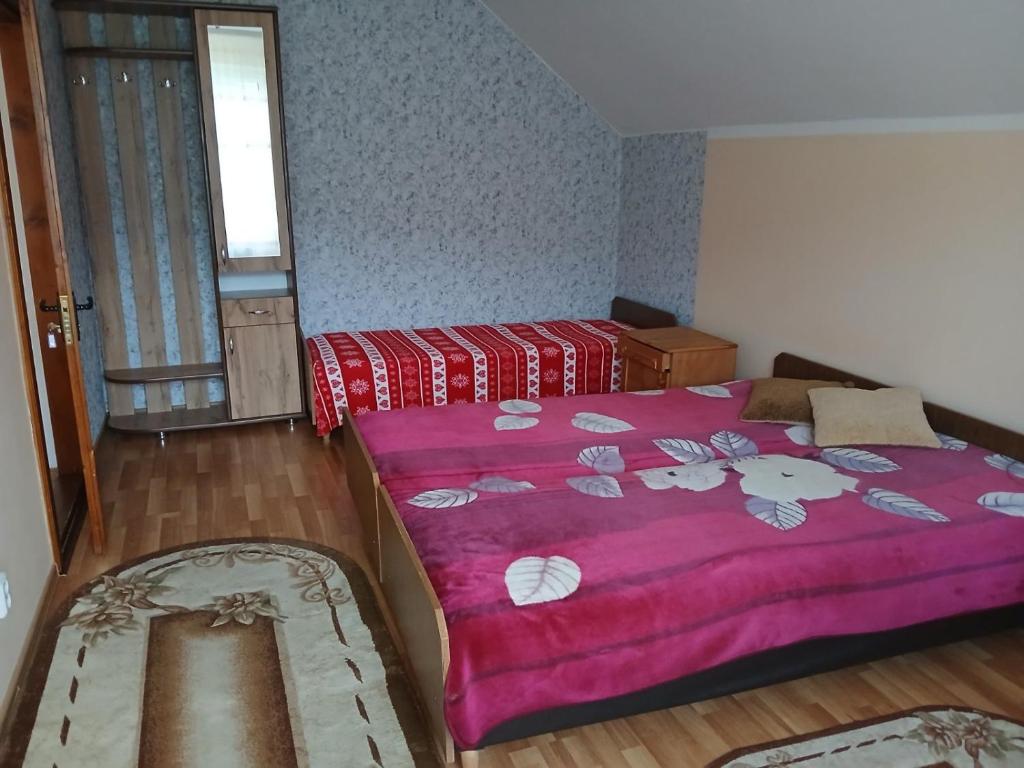 У ДЯДЬКА - Drievoudige Kamer Met Gedeelde Badkamer
