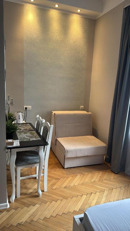 Nice 5 Apartments - Deluxe Triple Room