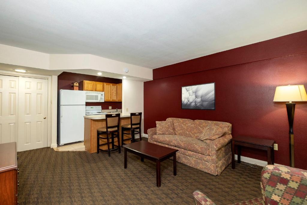 Kuchyň nebo kuchyňský kout v ubytování Red Roof Inn & Suites Hazleton