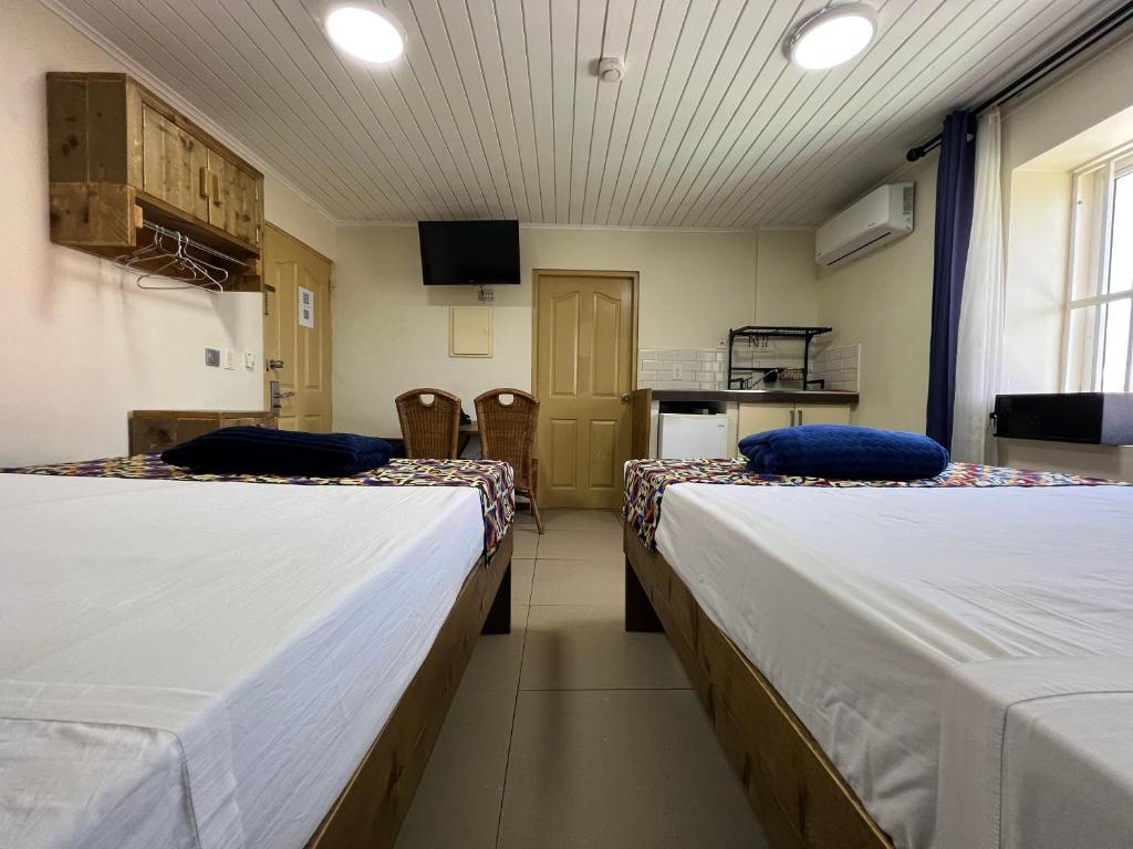 Postel nebo postele na pokoji v ubytování Mustique Suites Curacao