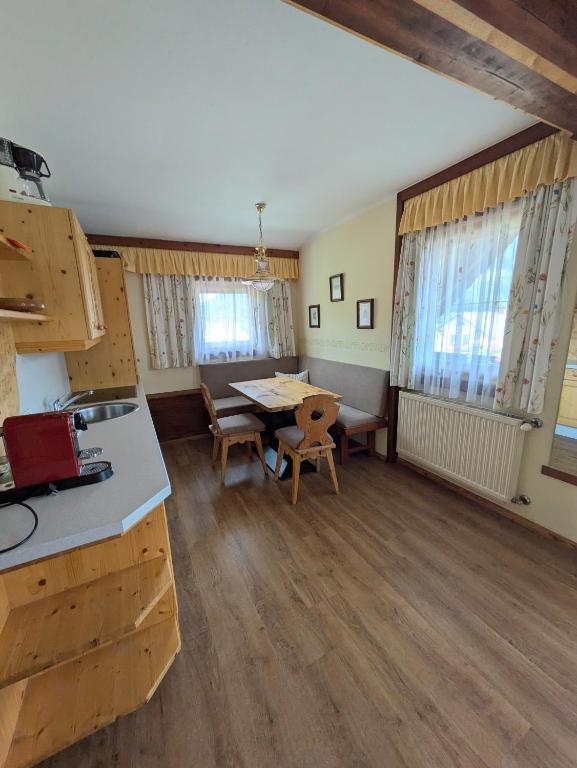 Kuchyň nebo kuchyňský kout v ubytování Pension Kirchleitn