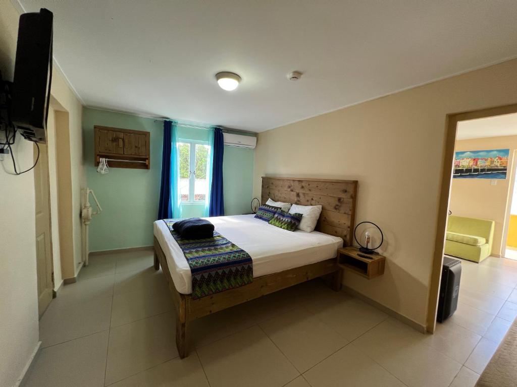 Postel nebo postele na pokoji v ubytování Mustique Suites Curacao