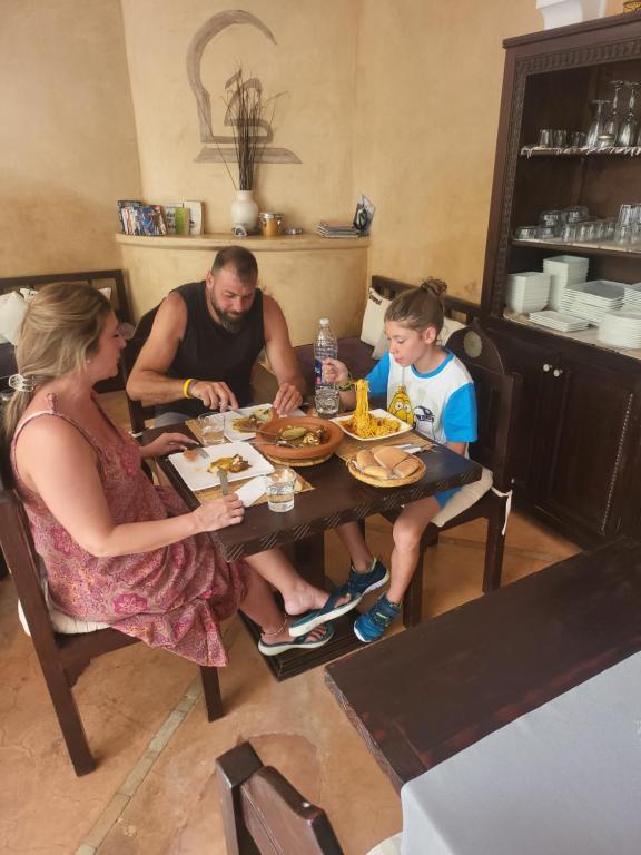 Hosté ubytování Riad Karmanda