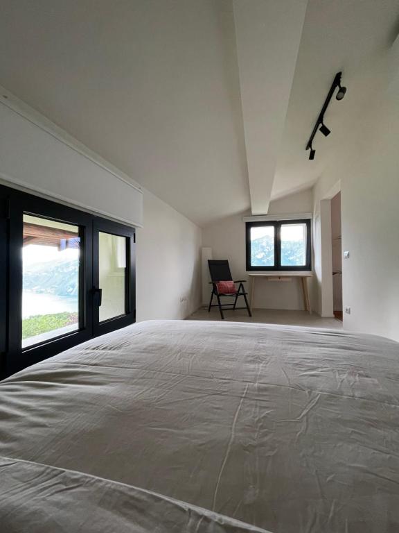 Postel nebo postele na pokoji v ubytování Villa D'ALBA guest house