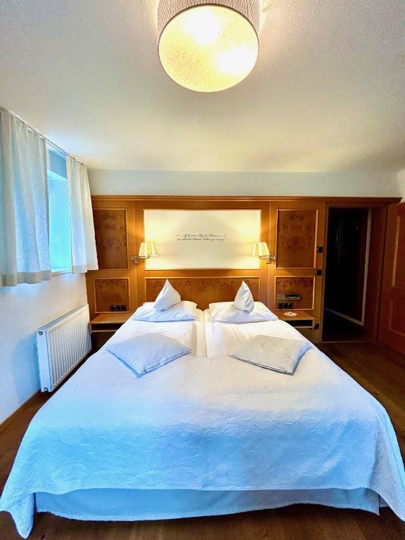 Postel nebo postele na pokoji v ubytování Hotel Fischerhaus