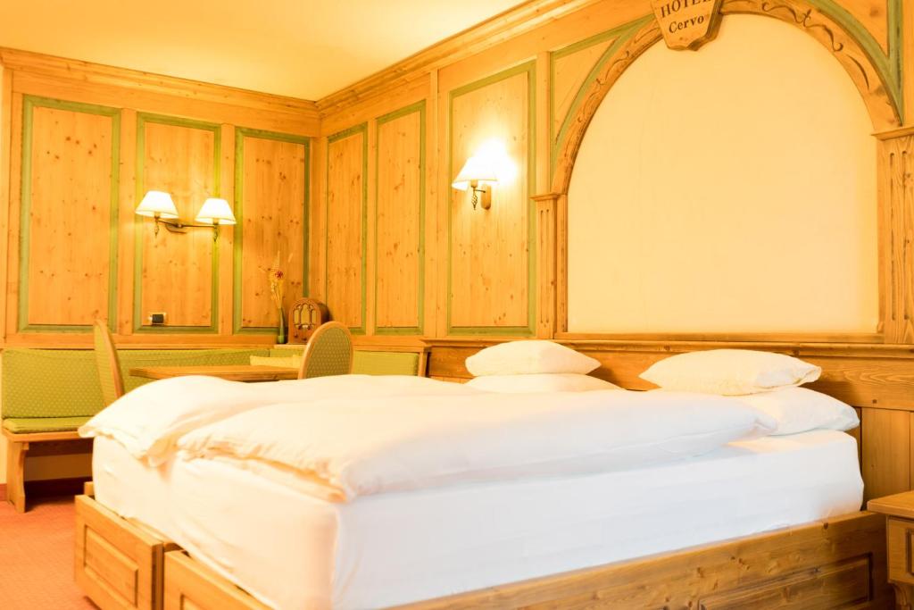 Postel nebo postele na pokoji v ubytování Hotel Cervo