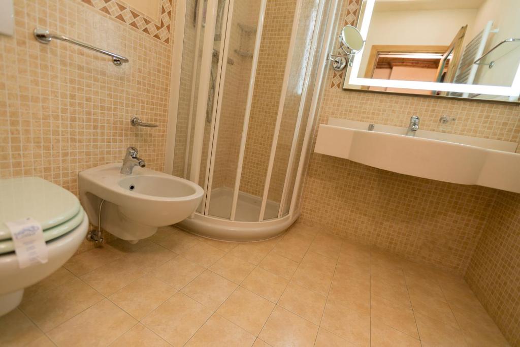 Koupelna v ubytování Hotel Cervo