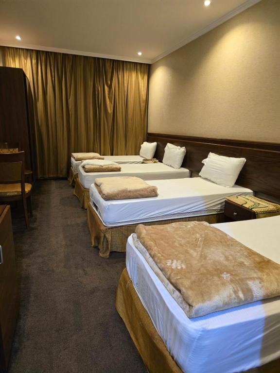 Postel nebo postele na pokoji v ubytování Diouf Al Maqam Hotel 4