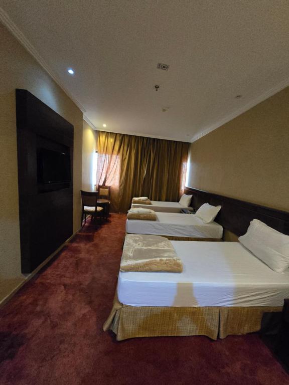 Postel nebo postele na pokoji v ubytování Diouf Al Maqam Hotel 4