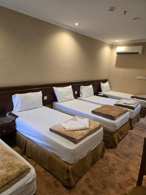 Postel nebo postele na pokoji v ubytování Diouf Al Maqam Hotel 4