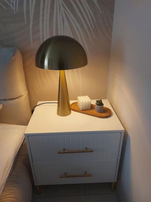 Postel nebo postele na pokoji v ubytování City flat near Bulgaria mall