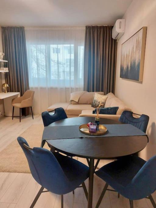 Posezení v ubytování City flat near Bulgaria mall