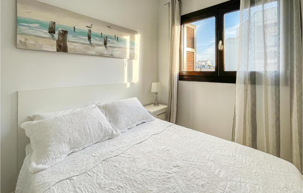 A bed or beds in a room at Awesome Apartment In Estepona With Wifi