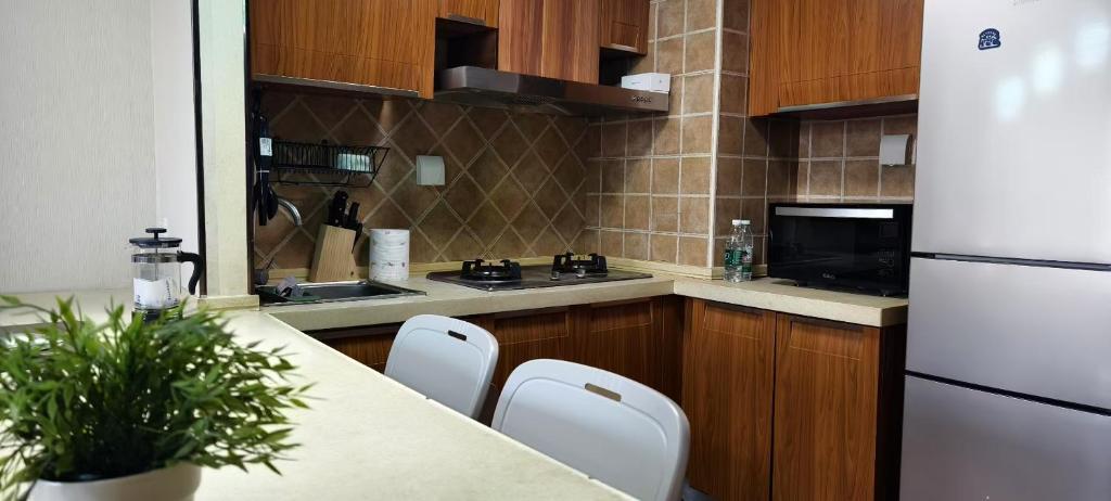 Kuchyň nebo kuchyňský kout v ubytování Chaoyang Joy City Hardcover Apartment