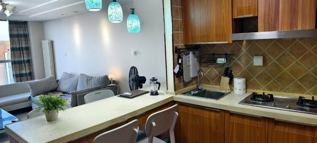 Kuchyň nebo kuchyňský kout v ubytování Chaoyang Joy City Hardcover Apartment