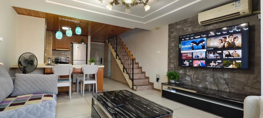 TV a/nebo společenská místnost v ubytování Chaoyang Joy City Hardcover Apartment