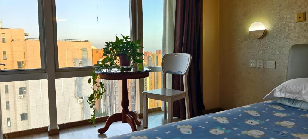 Postel nebo postele na pokoji v ubytování Chaoyang Joy City Hardcover Apartment