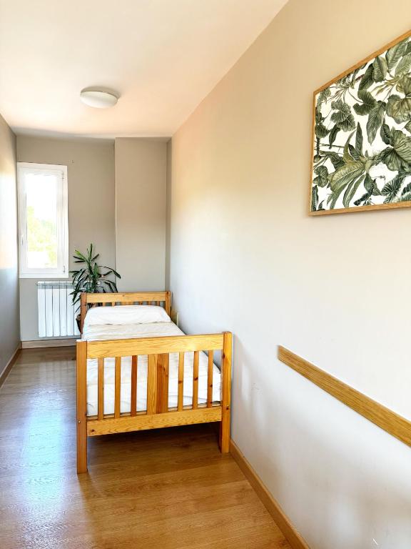 Postel nebo postele na pokoji v ubytování Albergue San Nicolás, Larrasoaña