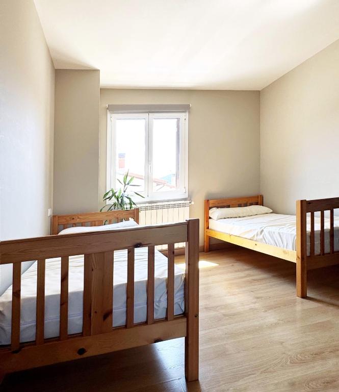 Postel nebo postele na pokoji v ubytování Albergue San Nicolás, Larrasoaña