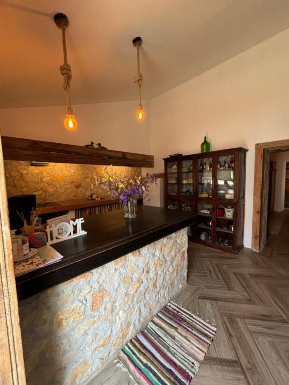 Η κουζίνα ή μικρή κουζίνα στο Casa das Flores - no Parque Natural Guadiana